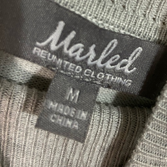 MARLED Gray Sweater With Snowflake Embellishments Women’s Size M - Picture 4 of 5